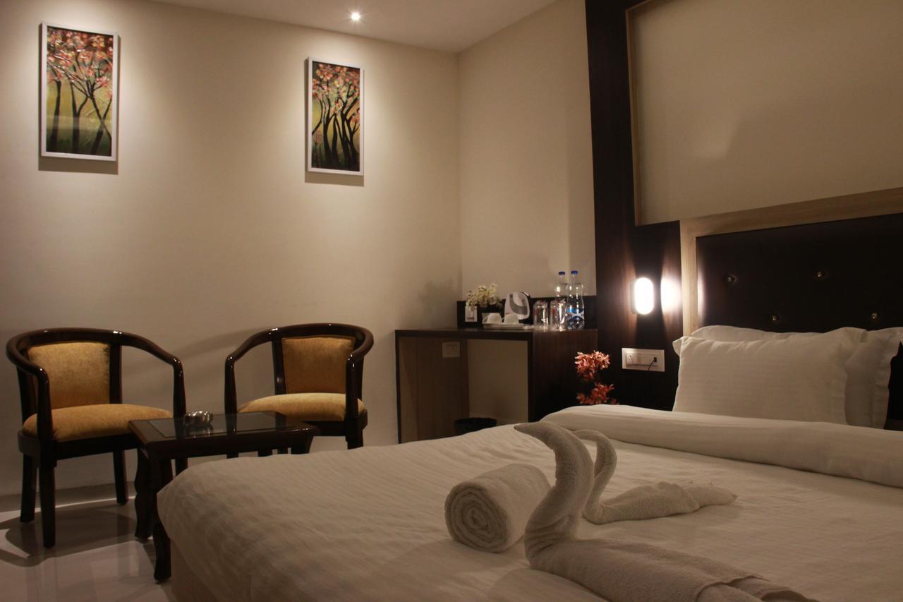 Hotel Dayal Shree Paradise Бхопал Экстерьер фото