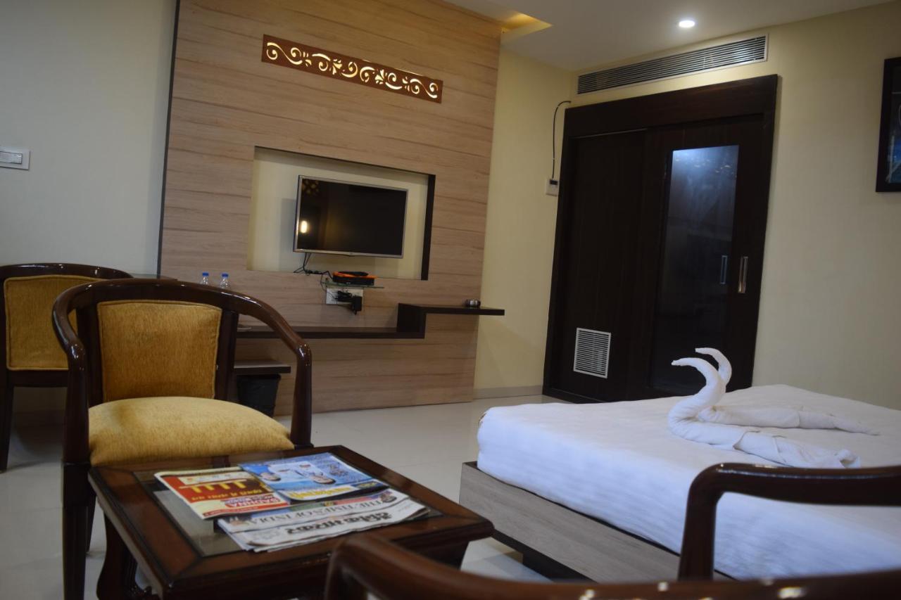 Hotel Dayal Shree Paradise Бхопал Экстерьер фото