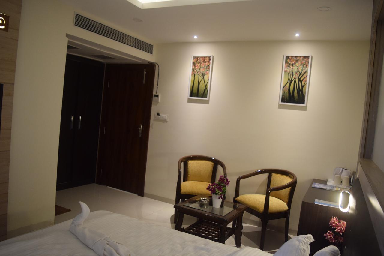 Hotel Dayal Shree Paradise Бхопал Экстерьер фото