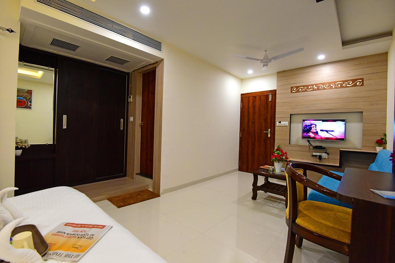 Hotel Dayal Shree Paradise Бхопал Экстерьер фото